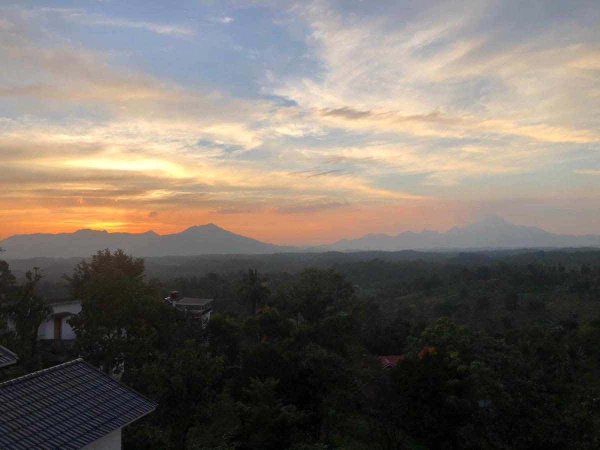 Raveendra Inn Kalpetta Esterno foto